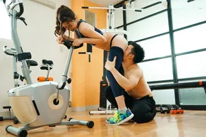 Xin anh xã đi tập gym, vợ yêu địt nhau với anh pt