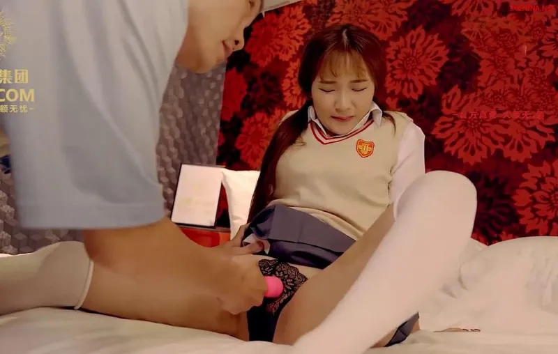 Nàng nhỏ dùng thân thanh toán tiền nợ cho bố vay tiền bọn xã hội đen